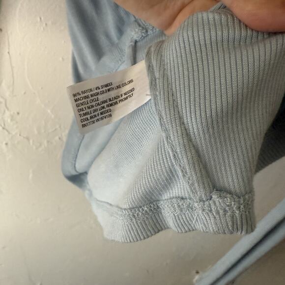 Universal Thread Y2k Bella Swan Ellena Gilbert Shirt Large Ribbed Scoop Neck Top - Picture 8 of 9